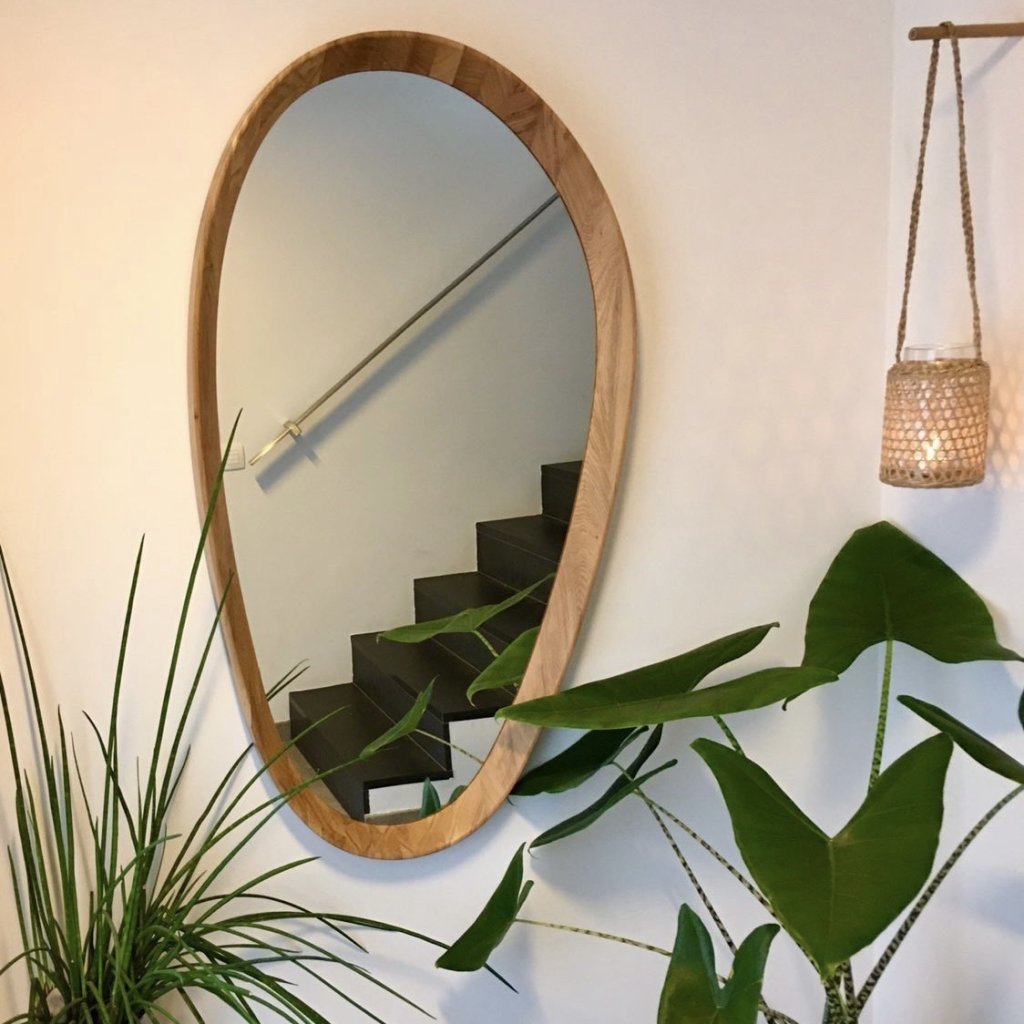 curved zrkadlo s dreveným rámom